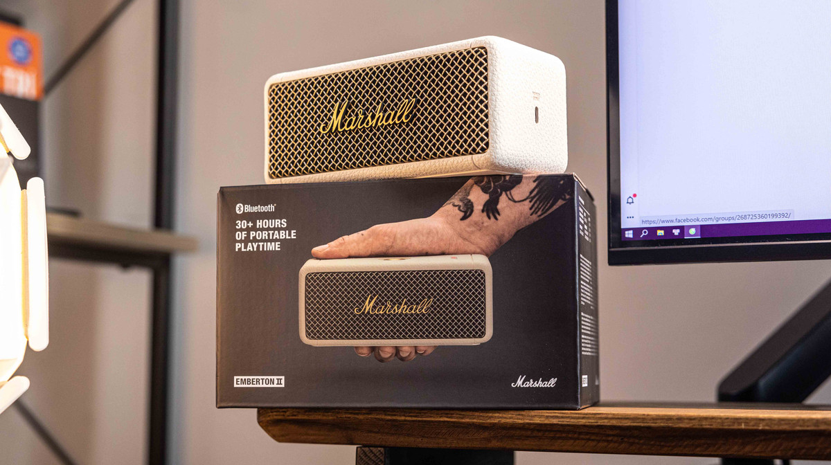 Đi tìm chiếc loa thích hợp nhất với setup tối giản - Đánh giá loa Bluetooth Marshall Emberton II