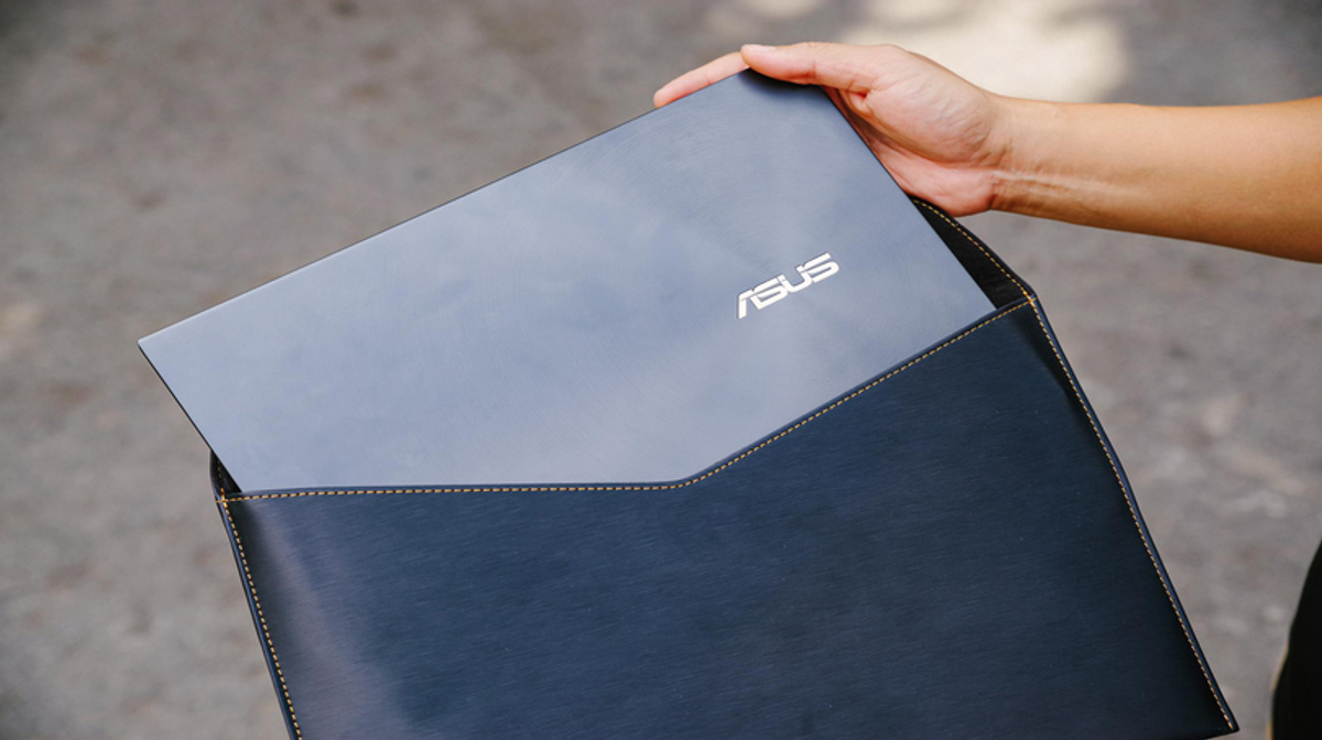 Một mẫu laptop Asus 13 inch nhưng lại có màn hình lên đến 14 inch