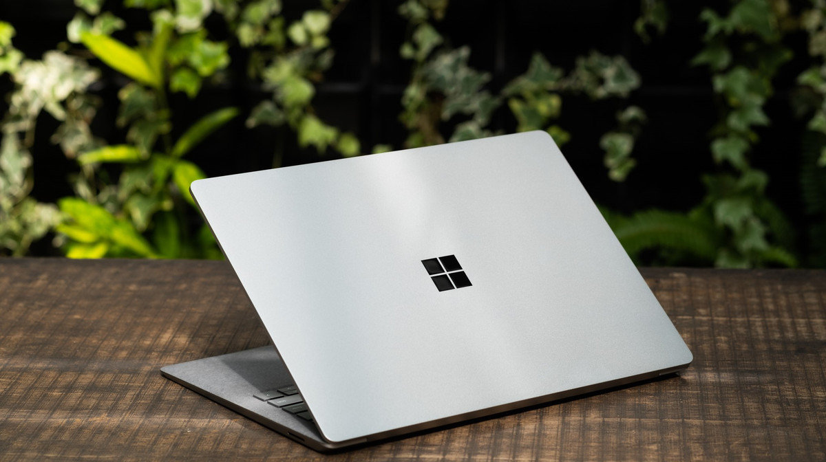 Trên tay ứng cử viên nặng kí của dòng sản phẩm chất lượng cao - Surface Laptop 4