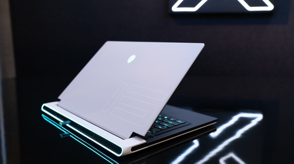 Tương lai nào cho chiến binh gaming “ngoài hành tinh” Dell Alienware M15 R7 tại thị trường Việt Nam?