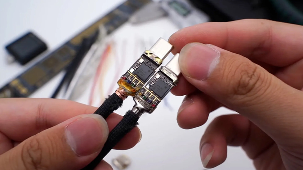 Tại sao dây cáp Thunderbolt 4 Pro lại đắt đến vậy?