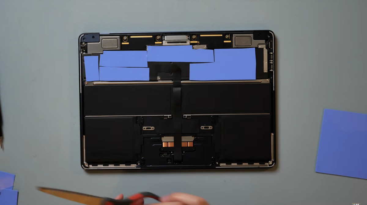 YouTuber xua đi cái nóng trên MacBook Air M2 chỉ với vài trăm nghìn Đồng