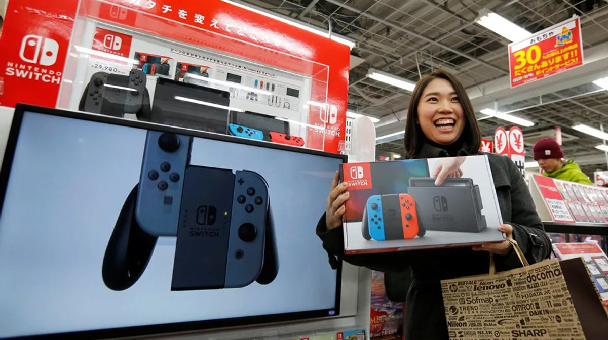 Chủ tịch Nintendo dẹp tan tin đồn tăng giá máy Switch, khẳng định "không muốn làm tiền người dùng"