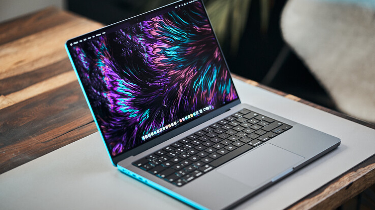 Mổ bụng MacBook Pro 14-inch M2 mới: Tản nhiệt nhỏ đi, RAM và SSD thay đổi, v.v