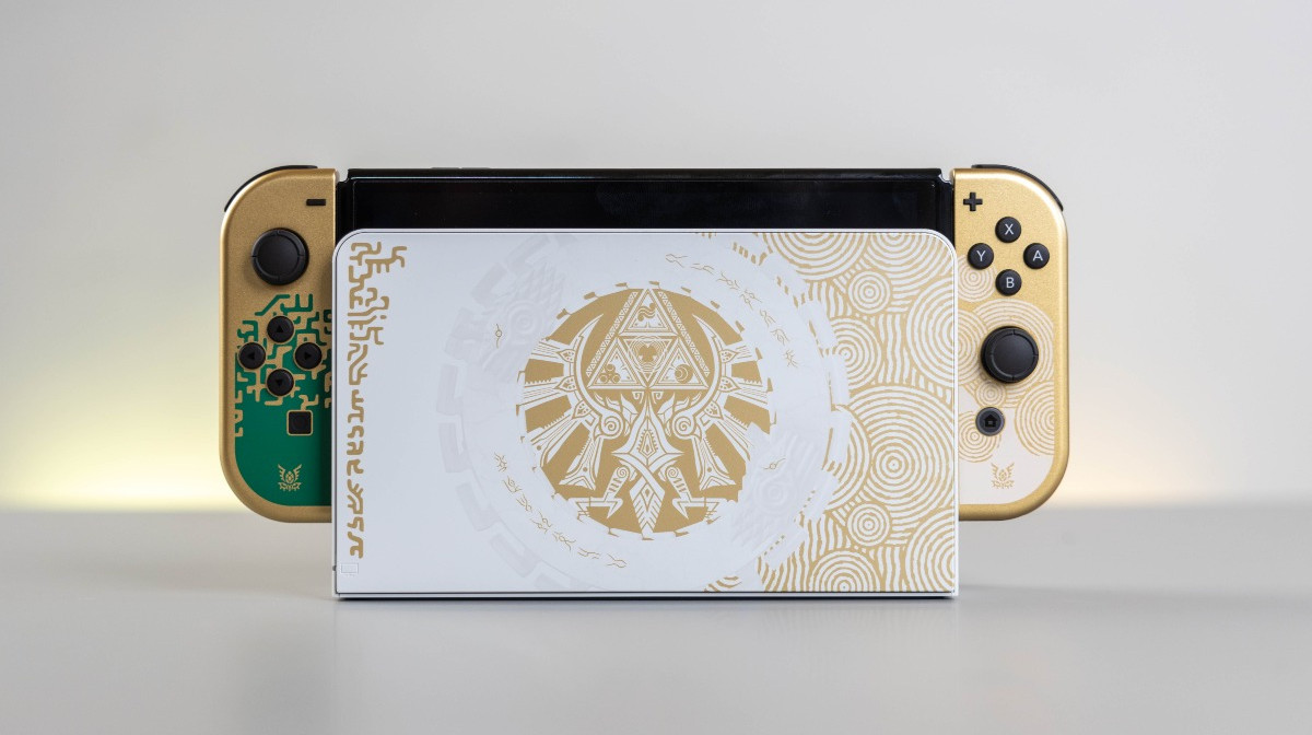 Mở hộp Nintendo Switch OLED phiên bản Tears of the Kingdom: Dock sạc siêu đẹp, joy-con lần đầu có màu Gold