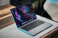 Mổ bụng MacBook Pro 14-inch M2 mới: Tản nhiệt nhỏ đi, RAM và SSD thay đổi, v.v