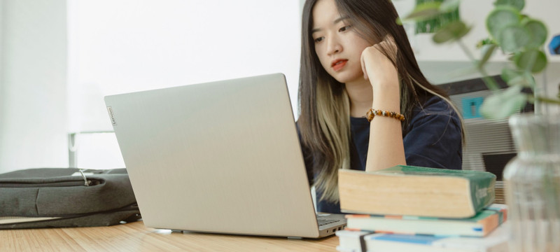 5 Kinh nghiệm khi đi mua Laptop mà chị em cần phải biết