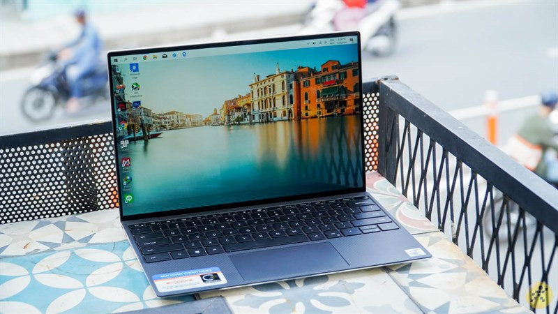 Dell 9300: Laptop mỏng nhẹ với cấu hình cực khủng