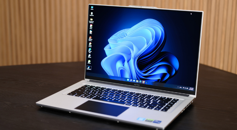 GIGABYTE AERO 16 XE (Intel Gen 12): Màn hình 4K, hiệu năng siêu đỉnh
