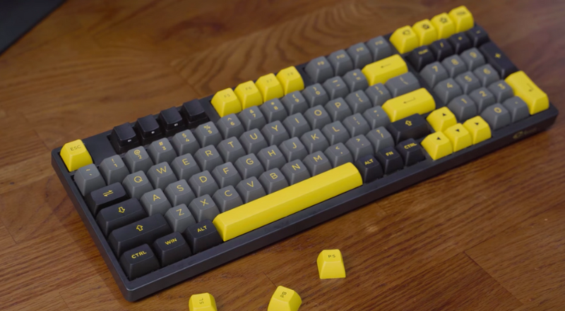 Bàn phím cơ AKKO 3098N Multi-modes Black Gold: Keycap bền chắc, cảm giác gõ dễ chịu