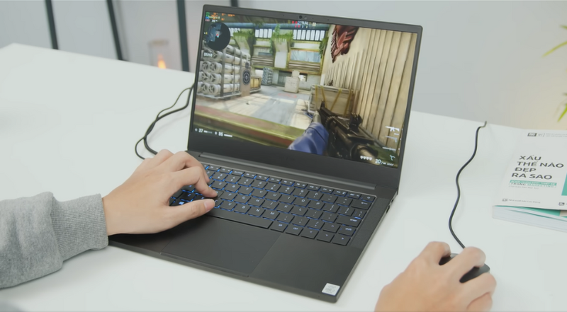 Razer Blade Stealth 13.3: Thiết kế cơ động, xử lý mượt mà