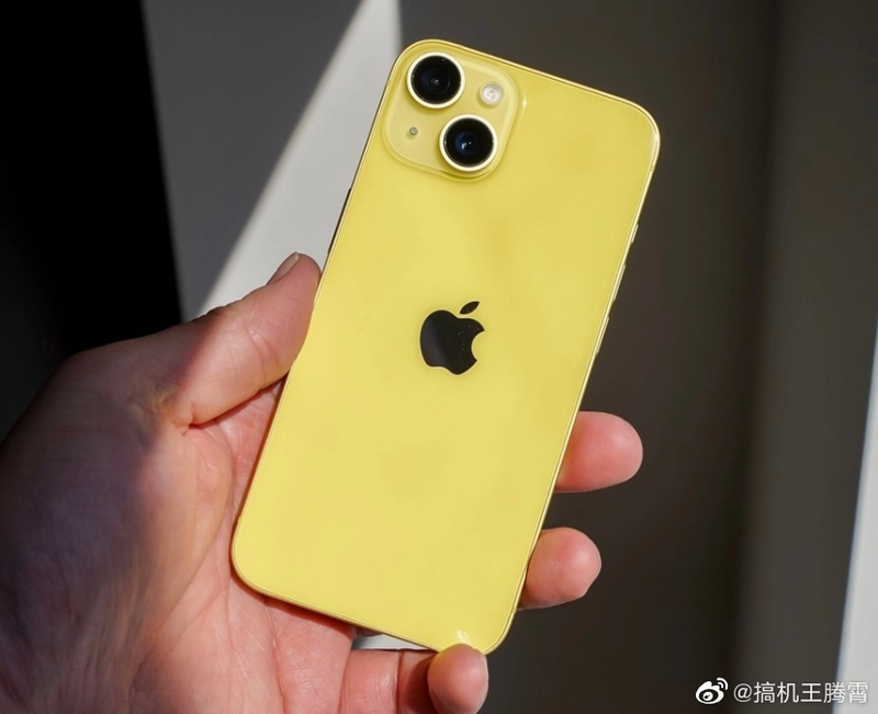 Cận cảnh màu Vàng mới ra mắt trên iPhone 14: Về Việt Nam sẽ kém hấp dẫn?