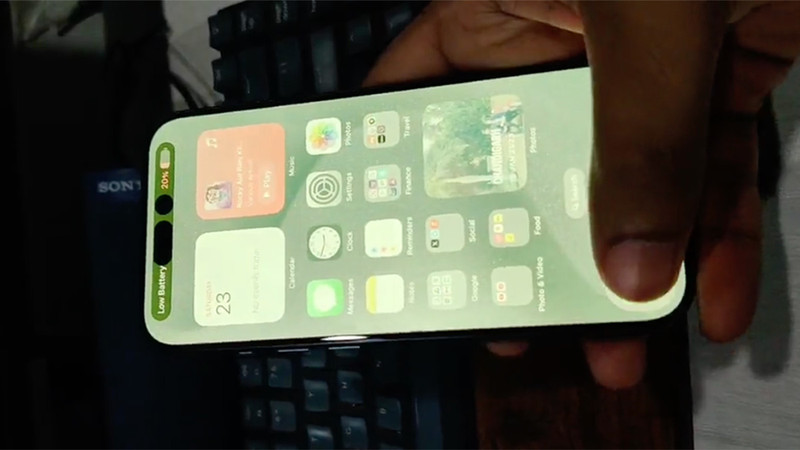 Chạy trời không khỏi nắng, đến iPhone 15 Pro cũng không thoát khỏi "kiếp màn Xanh"?