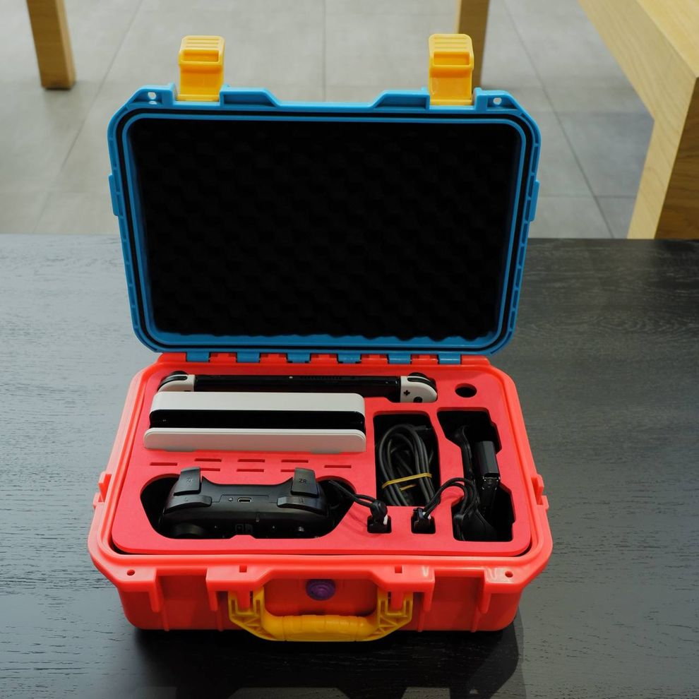 Hình ảnh 2 của Máy chơi game Nintendo Switch OLED (Combo: Model White set With Carrying Travel Case - White - Used, Nhập khẩu)