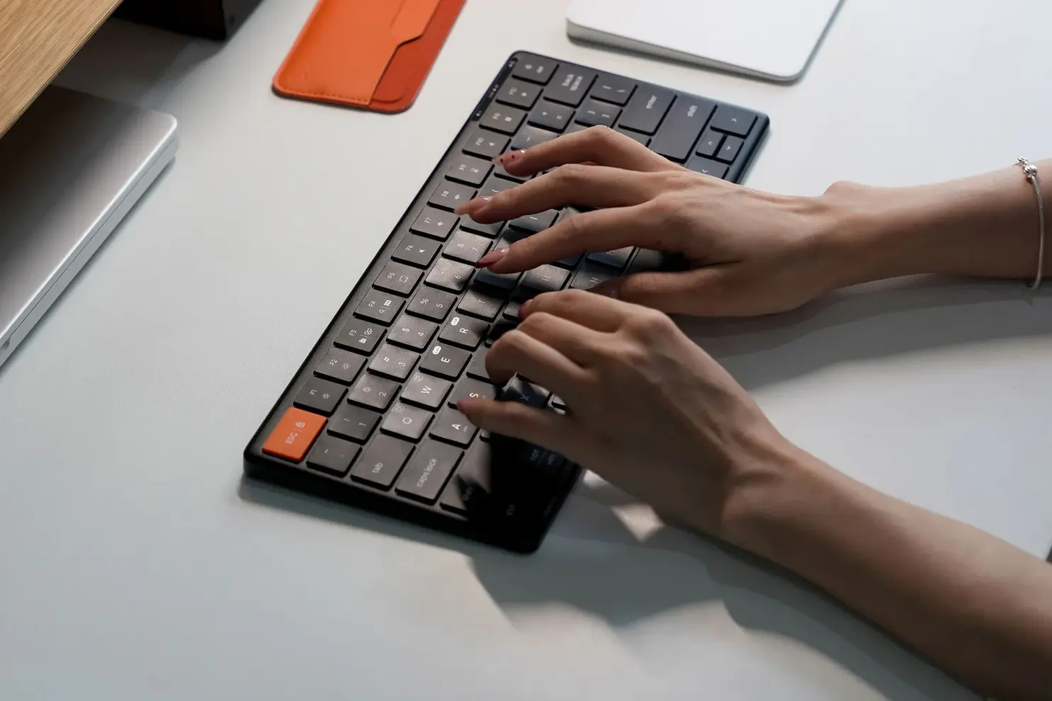 Hình ảnh 7 của Bàn Phím Không Dây HyperWork HyperOne Gen 3 (Gen 3 - Aluminium Black - Mới, Full box, Chính hãng)