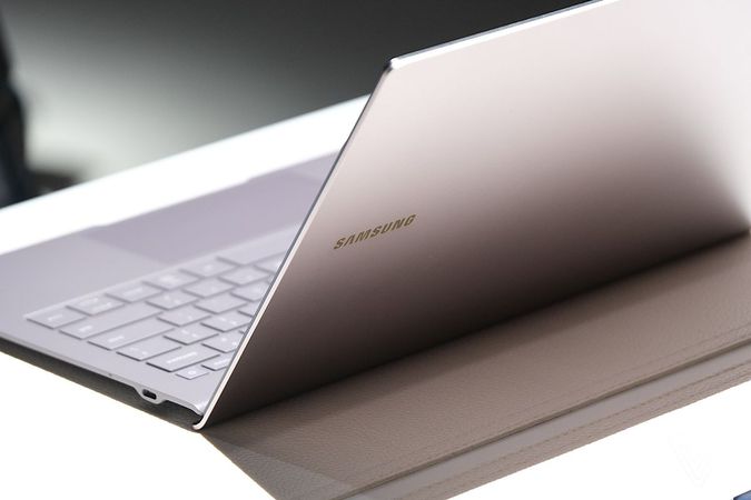 Mua laptop Samsung giá rẻ uy tín tại Hà Nội
