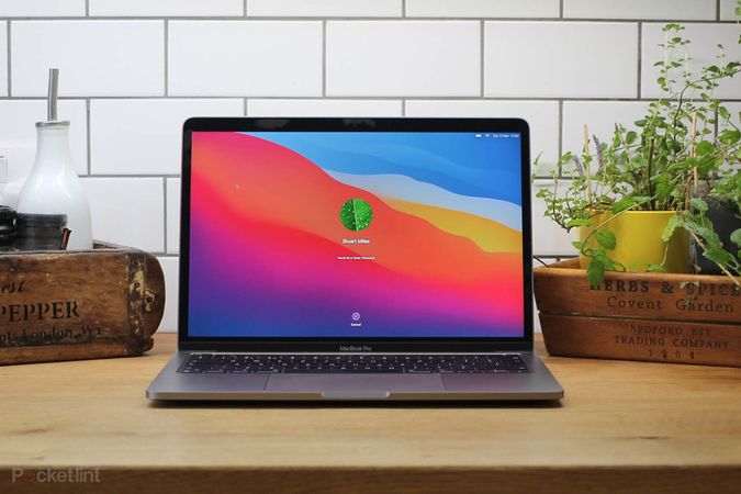 So sánh MacBook Air M2 và MacBook Pro M1, nên mua MacBook nào?