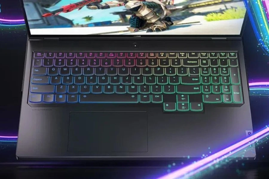 Hệ thống bàn phím fullsize và LED RGB trên Lenovo Legion Pro 7 16IRX9H 83DE001MVN