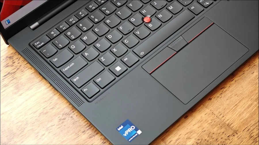 Bàn phím của ThinkPad X1 Carbon mang lại trải nghiệm gõ êm ái
