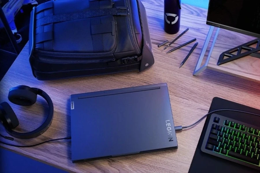 Người dùng có thể thoải mái sử dụng laptop Lenovo Legion 5 16IRX9 83DG004YVN suốt 5 - 6 giờ nhờ viên pin 80Wh