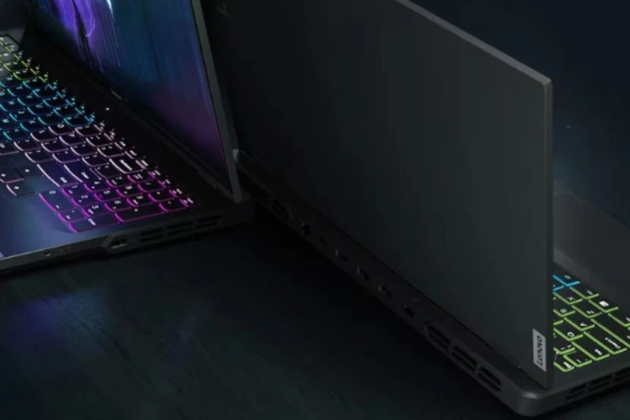 Bàn phím của Lenovo Legion Pro 5 16IRX9 83DF0047VN được tích hợp đèn LED 4 vùng rực rỡ