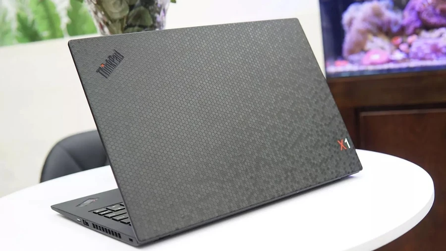 Laptop vỏ nhựa thường có khối lượng nhẹ