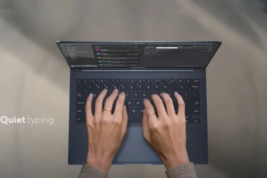 Laptop Asus Zenbook 14 OLED UX3405MA-PP475W giúp bạn soạn thảo dễ dàng với bàn phím chiclet với độ nảy cao