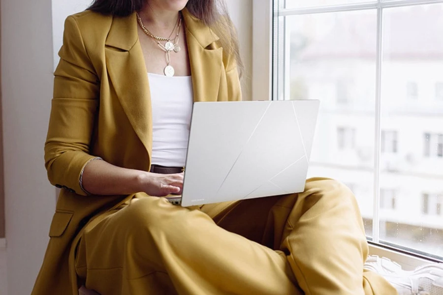 Bạn có thể thoải mái sử dụng laptop Asus Zenbook 14 OLED UX3405MA-PP152W cả ngày dài nhờ viên pin dung lượng 75Wh