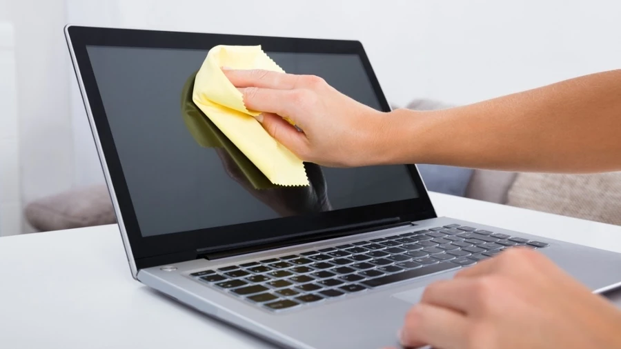Vệ sinh laptop để đảm bảo hiệu suất hoạt động