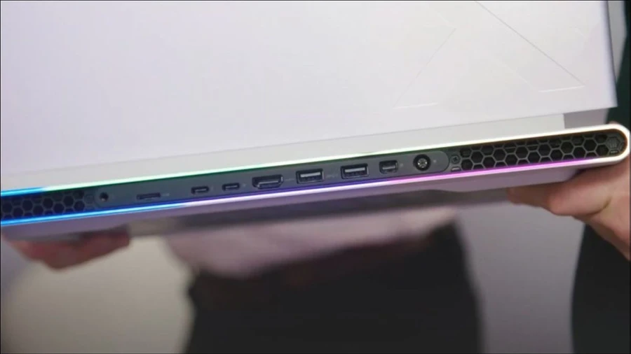 Hệ thống cổng kết nối của Dell Alienware X16 R1