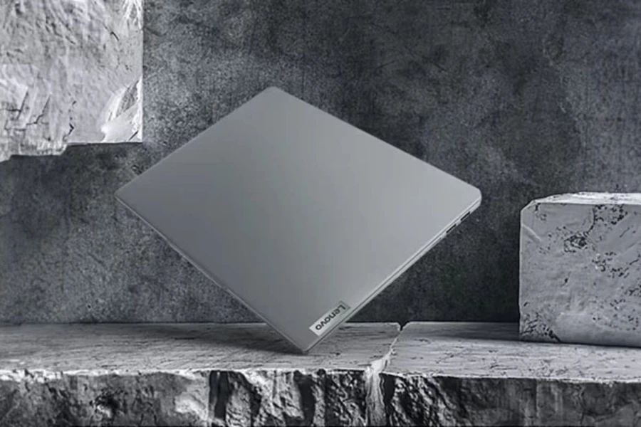 IdeaPad Slim 5 14Q8X9 có ngoại hình sang trọng, gọn nhẹ