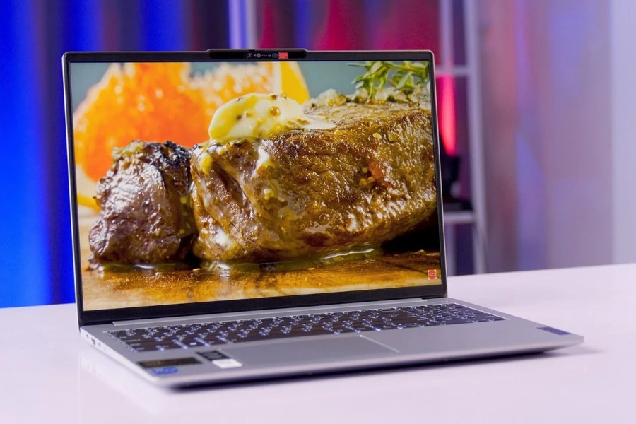 Lenovo IdeaPad Slim 5 16IAH8 sở hữu khung hình rộng 16 inch cùng độ phân giải 1920 x 1200 pixels, vô cùng sắc nét