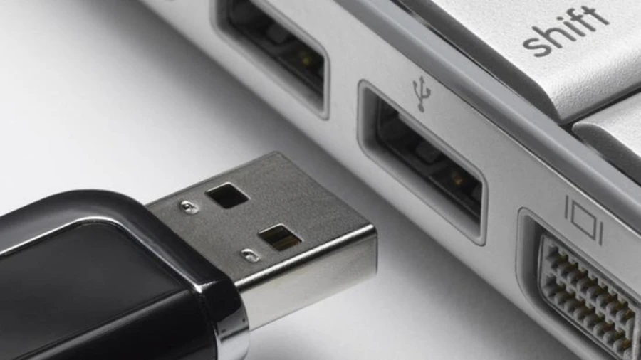 Cắm USB vào một máy tính khác để kiểm tra