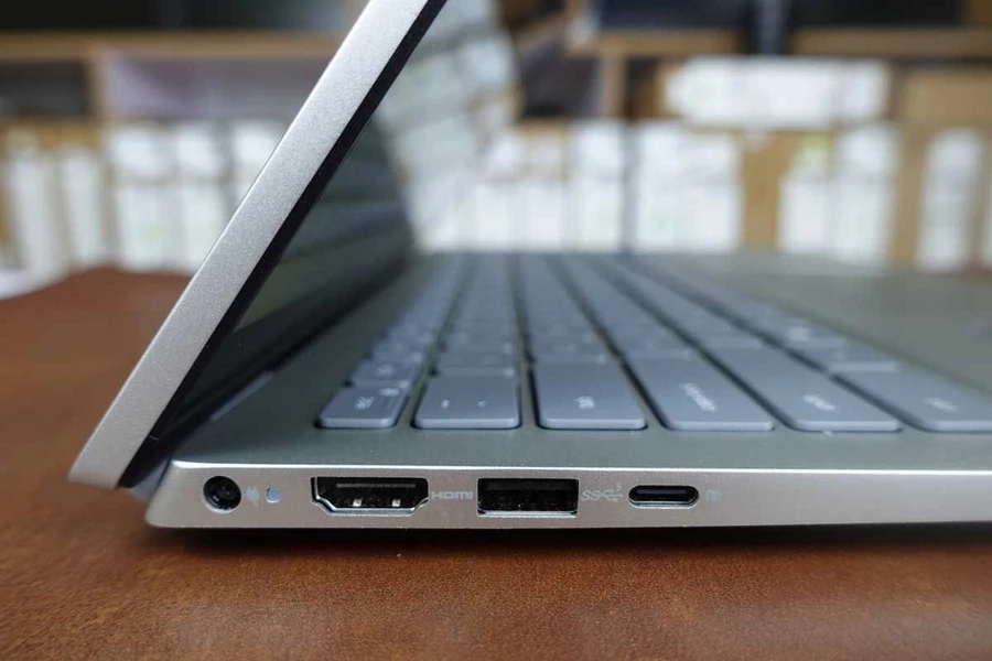 Cổng kết nối Dell Inspiron 5425