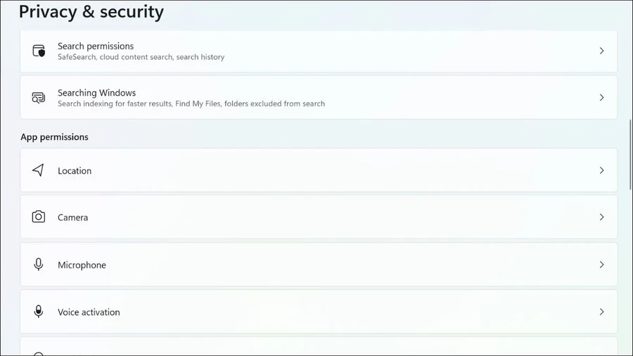 Mở Settings, tìm kiếm và chọn Privacy & security