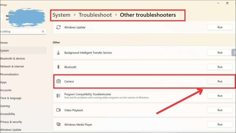 Vào Settings > System > Troubleshoot > Other troubleshooters và chọn Camera để chạy trình khắc phục sự cố của Windows