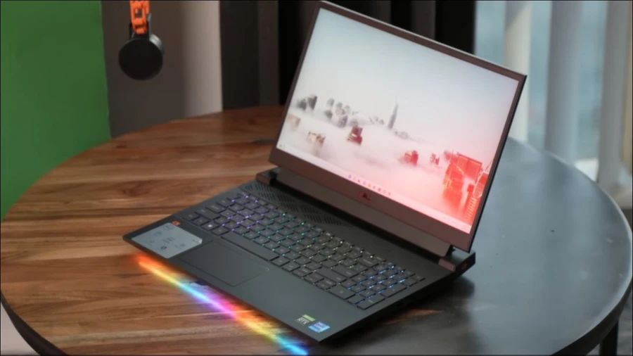 Laptop gaming thường được thiết kế với kiểu dáng hiện đại và màu sắc bắt mắt