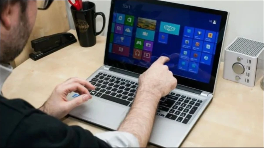 Laptop màn hình cảm ứng khá thuận lợi cho người dùng