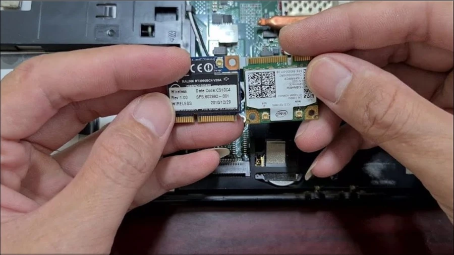 Card wifi hỏng khiến laptop không kết nối được