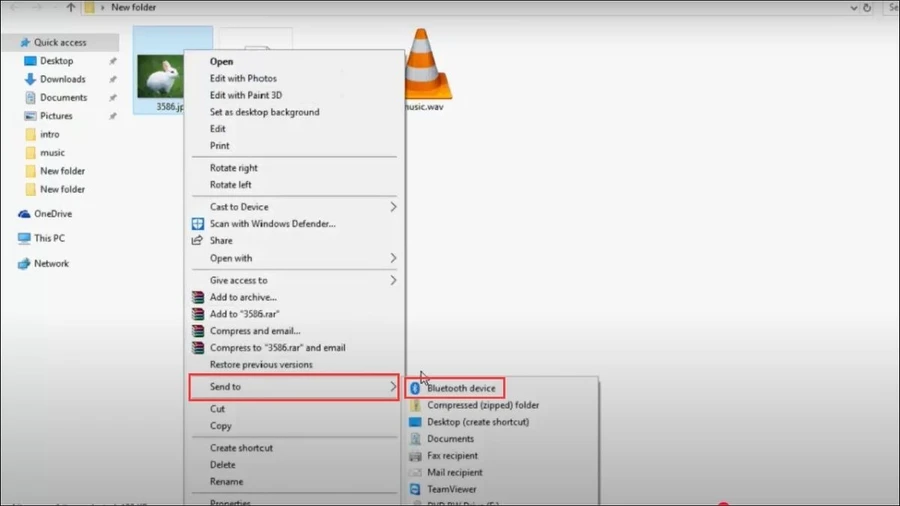 Sau khi ghép đôi thành công, tìm đến file ảnh bạn muốn chuyển trên laptop, nhấp chuột phải vào ảnh, chọn Send to (Gửi đến) > Bluetooth device (Thiết bị Bluetooth).