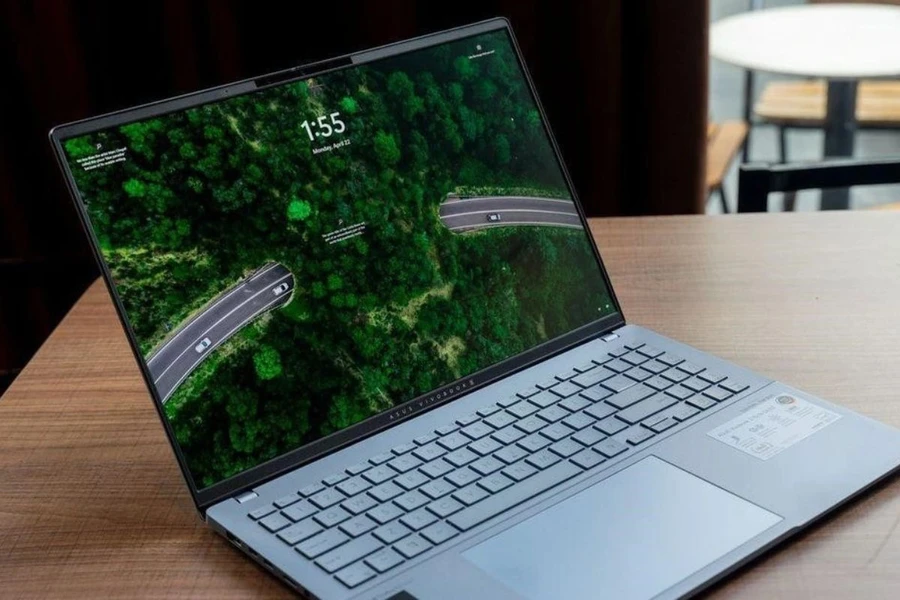 Asus Vivobook S16 (S3607Q) được trang bị pin dung lượng lớn 70Wh, cho thời lượng sử dụng lên đến 24 giờ