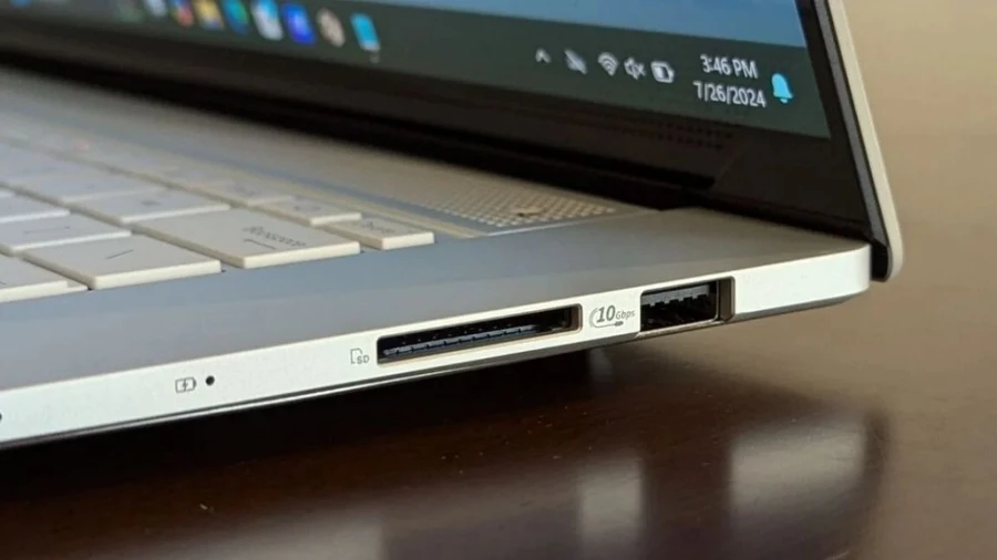 Zenbook S16 UM5606 được trang bị đầy đủ các cổng kết nối hiện đại