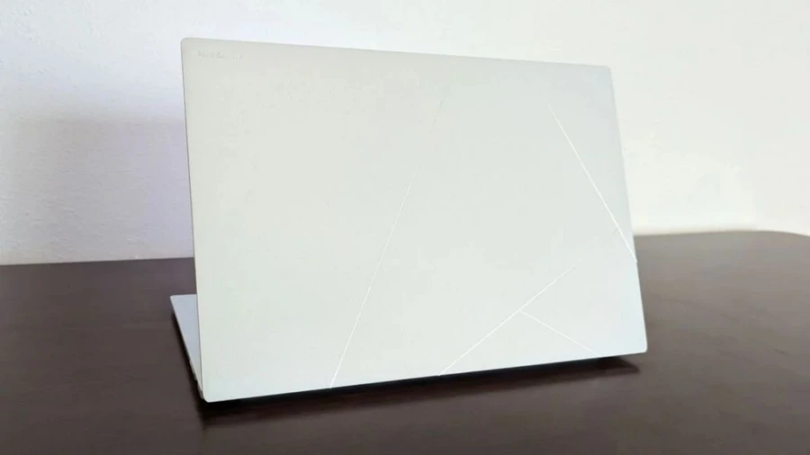 Asus Zenbook S16 UM5606 sở hữu thiết kế mỏng nhẹ ấn tượng