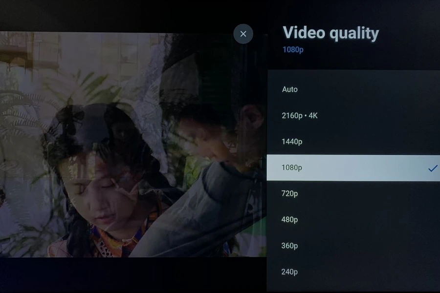 Để kiểm tra quạt laptop hoạt động khi máy nóng lên, bạn có thể mở video 4K/1080p trên YouTube