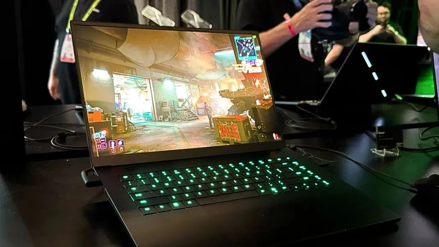 Razer Blade 16 2025 được trang bị màn hình OLED QHD+