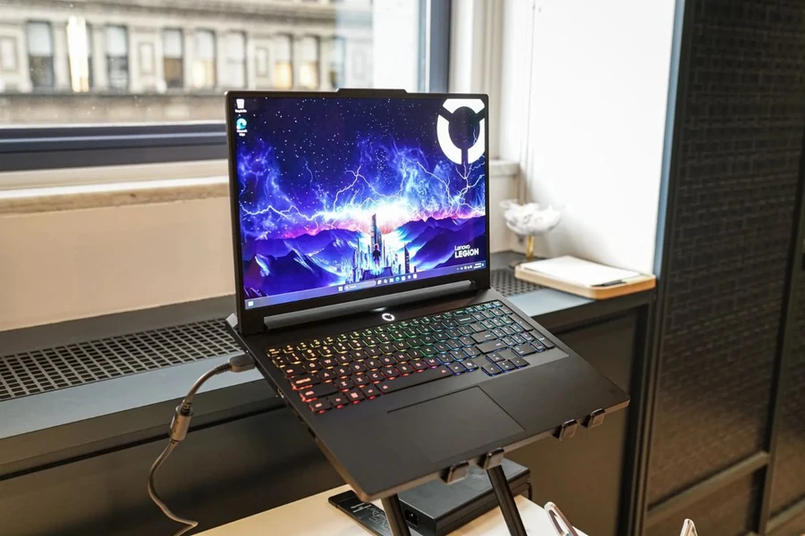 Thời lượng pin của Lenovo Legion Pro 5 2025 có thể đáp ứng nhu cầu sử dụng hỗn hợp trong khoảng 4-6 tiếng