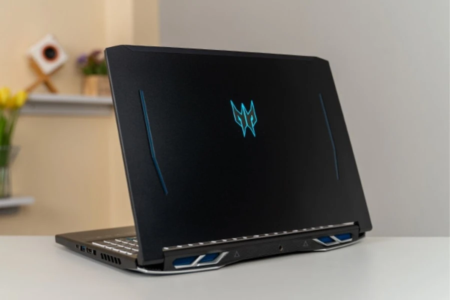 Acer Predator Helios 300 là chiếc laptop gaming với thiết kế bắt mắt và hiệu năng mạnh mẽ