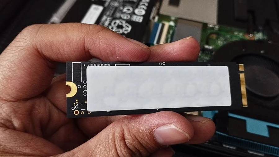 Laptop chơi battleground giá rẻ có SSD tăng tốc khởi động, giảm thời gian tải bản đồ; dung lượng 256GB là đủ, 512GB tối ưu hơn
