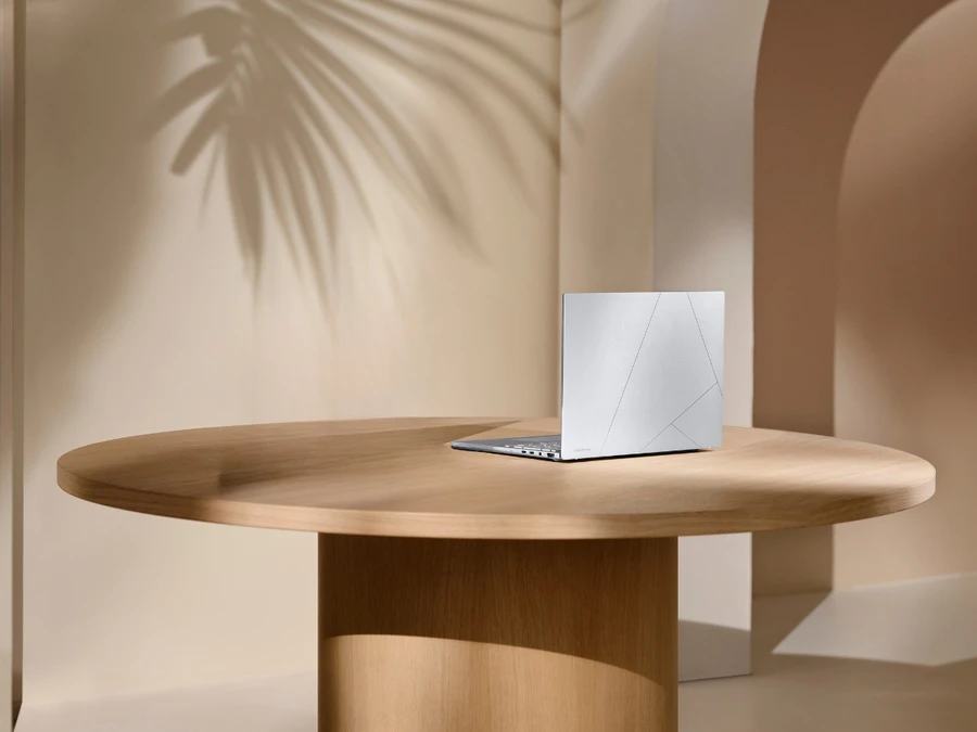 ASUS Zenbook 14 OLED UX3405 chạy trên nền Windows 11