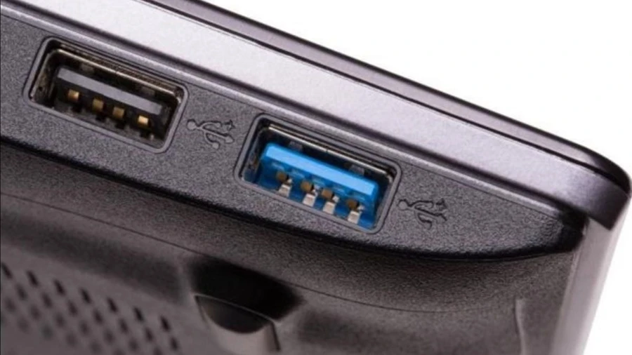 Cổng USB hình chữ nhật truyền thống, được sử dụng để kết nối với các thiết bị như chuột, bàn phím, ổ cứng ngoài, USB